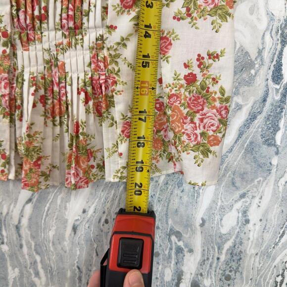 Preppy Boho Cottage Floral Sleeveless Pleated Top (L) - Picture 6 of 7